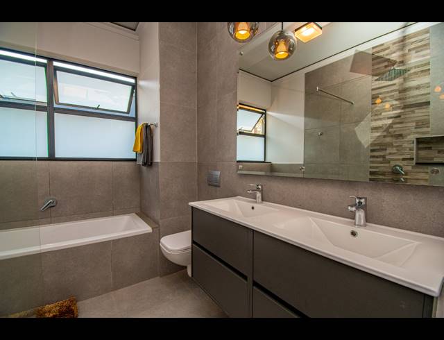 3 BEDROOM TOWNHOUSE FOR SALE IN MENLO PARK
